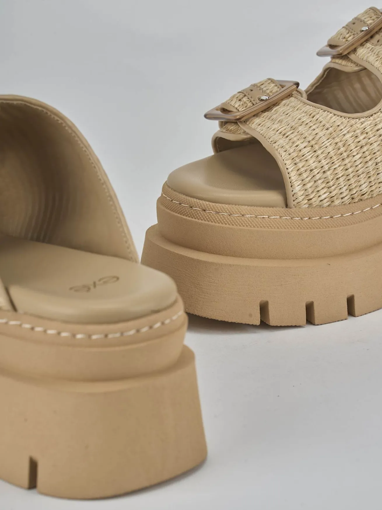 Ciabatte tacco 1cm pelle beige