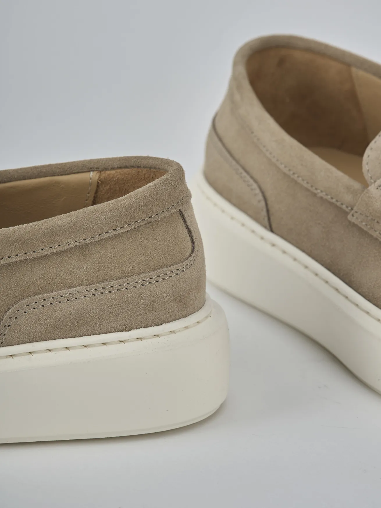 Mocassini camoscio beige