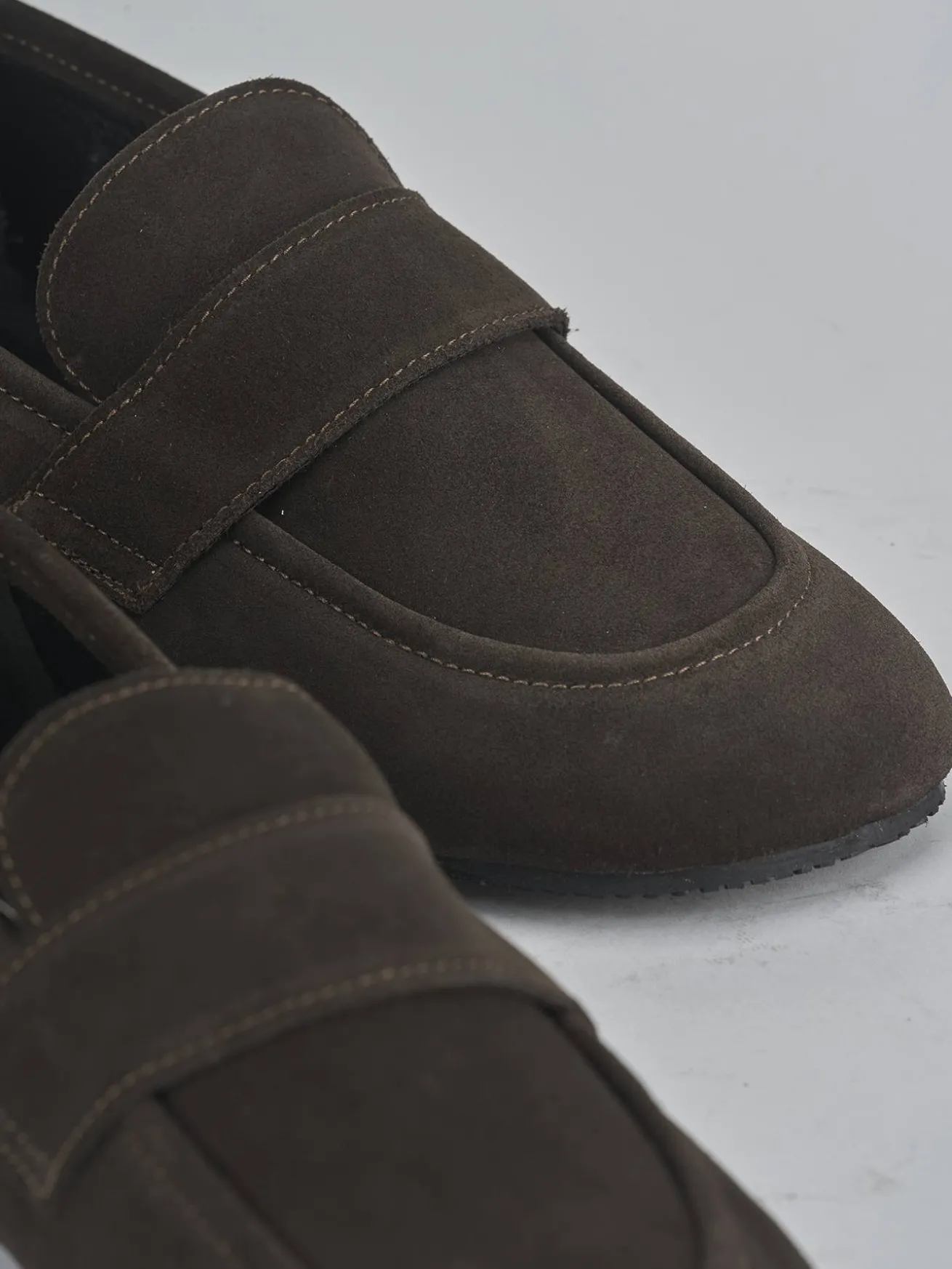 Mocassini tacco 1cm camoscio testa