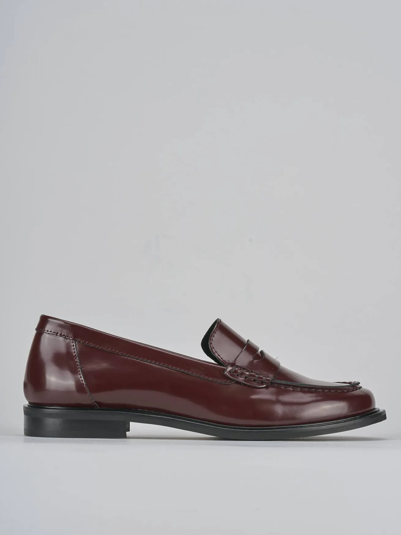 Mocassini tacco 1cm pelle bordo'