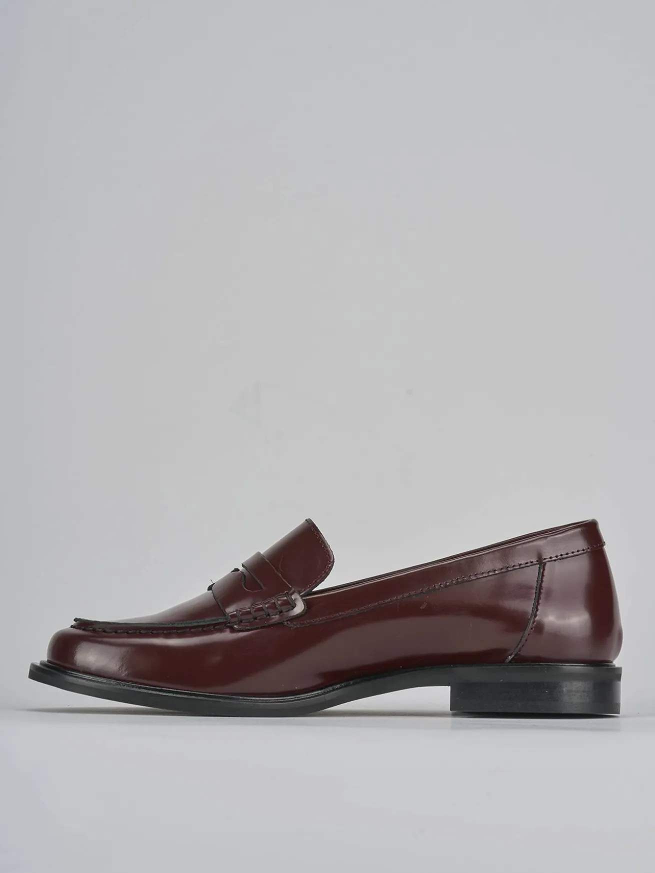 Mocassini tacco 1cm pelle bordo'