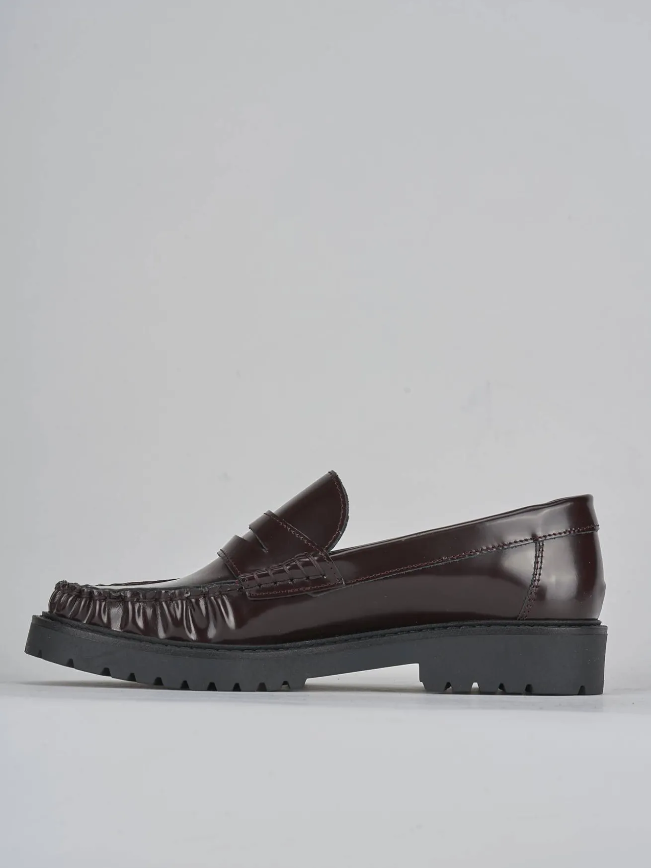 Mocassini tacco 2cm pelle bordo'