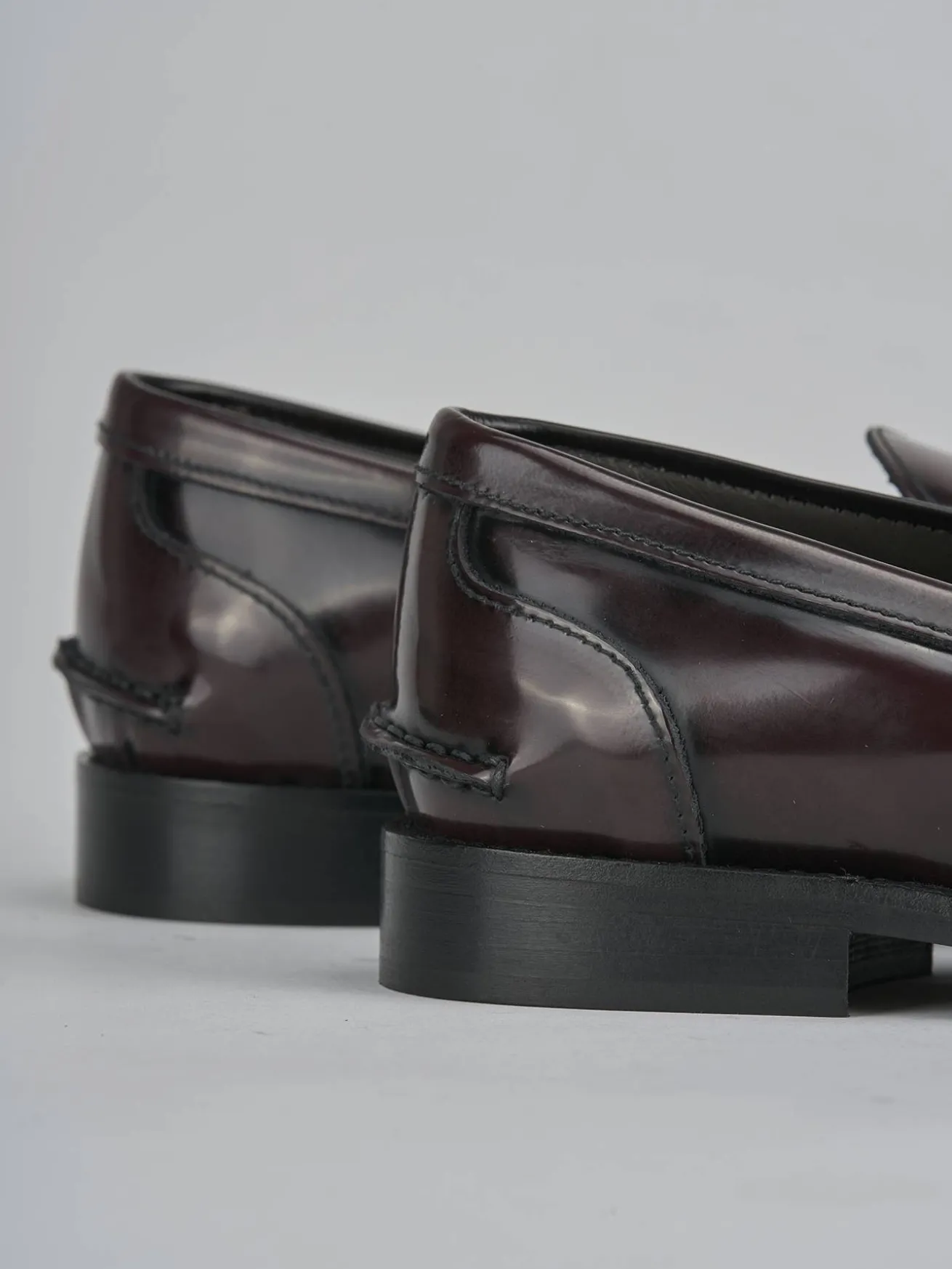 Mocassini tacco 2cm pelle bordo'