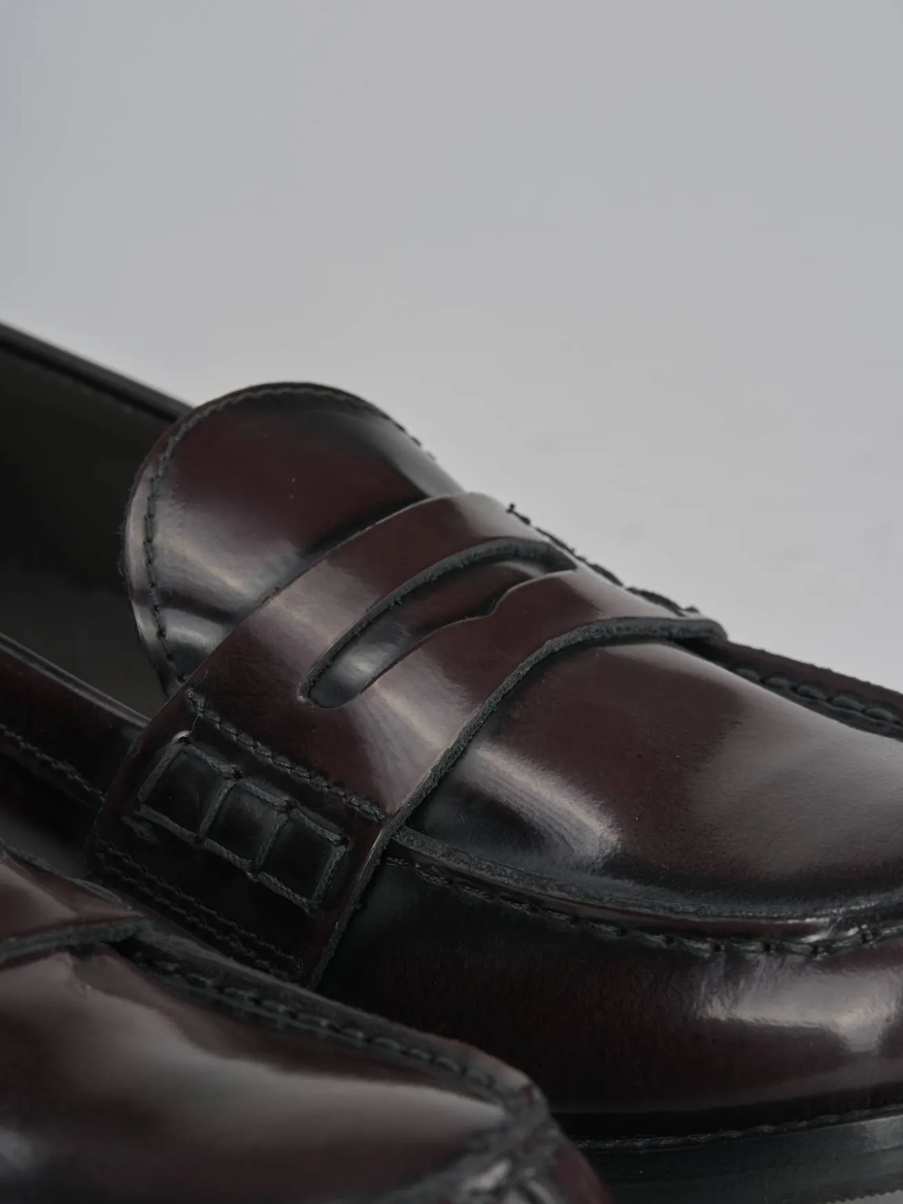 Mocassini tacco 2cm pelle bordo'