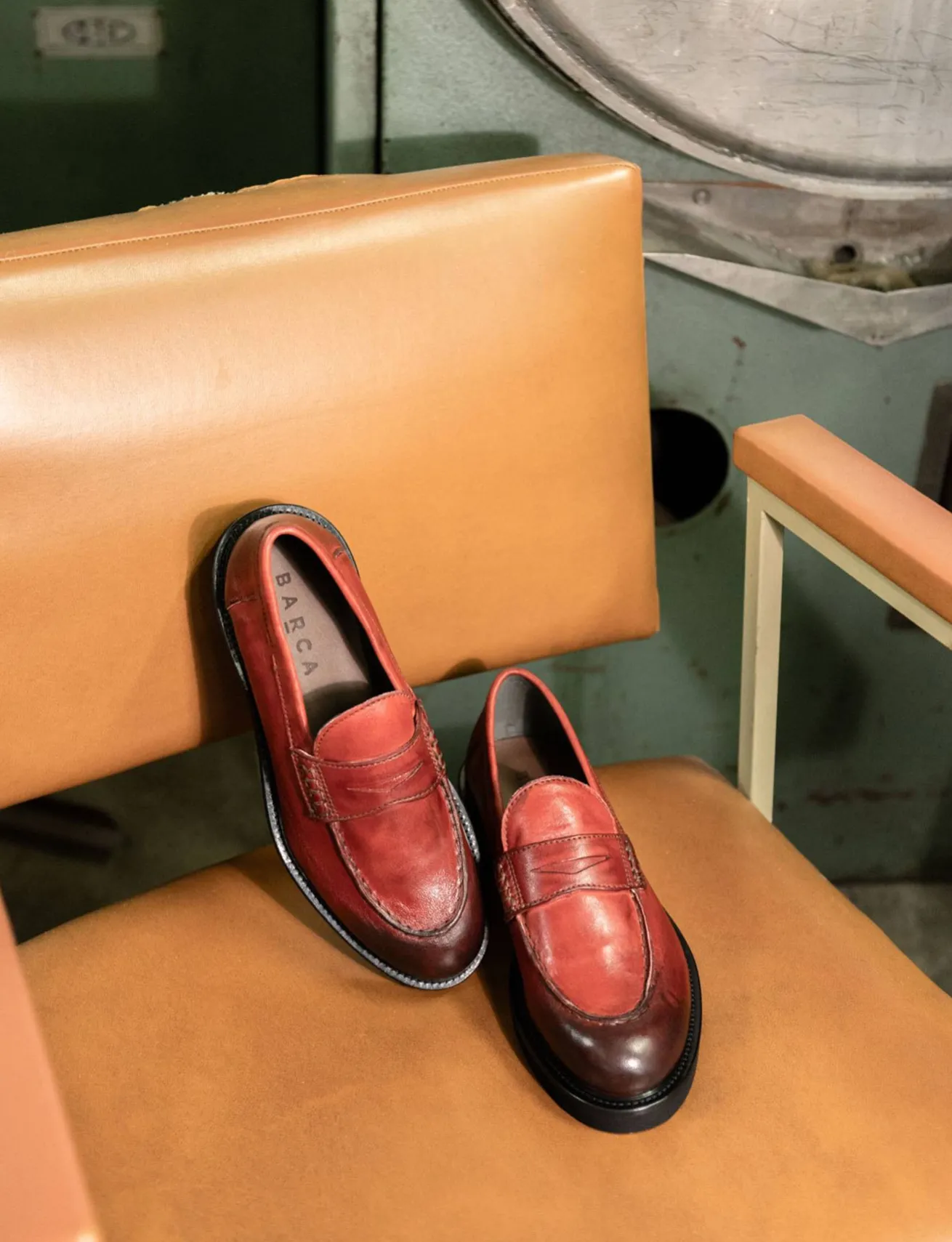 Mocassini tacco 2cm pelle bordo'