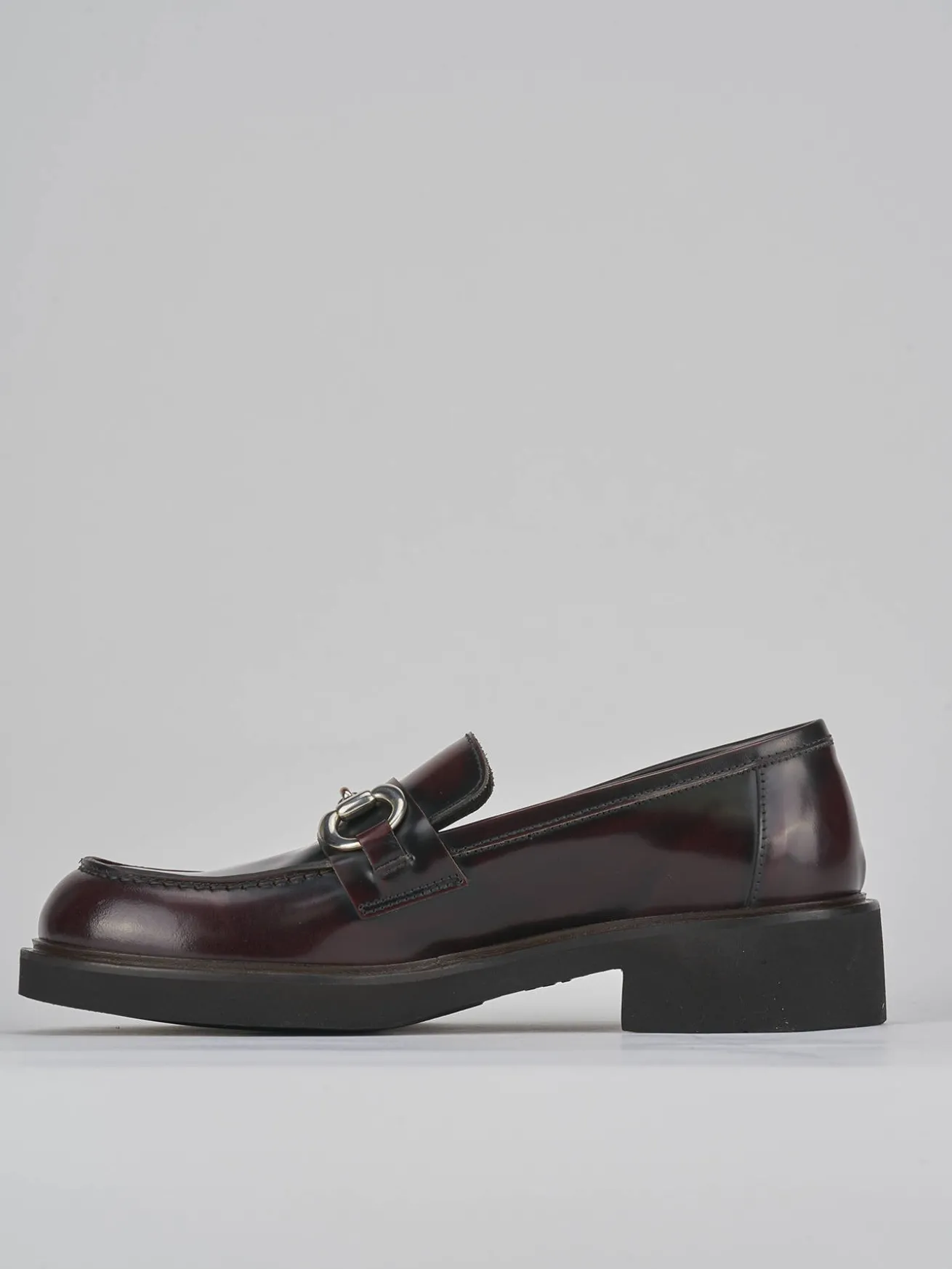 Mocassini tacco 3cm pelle bordo'