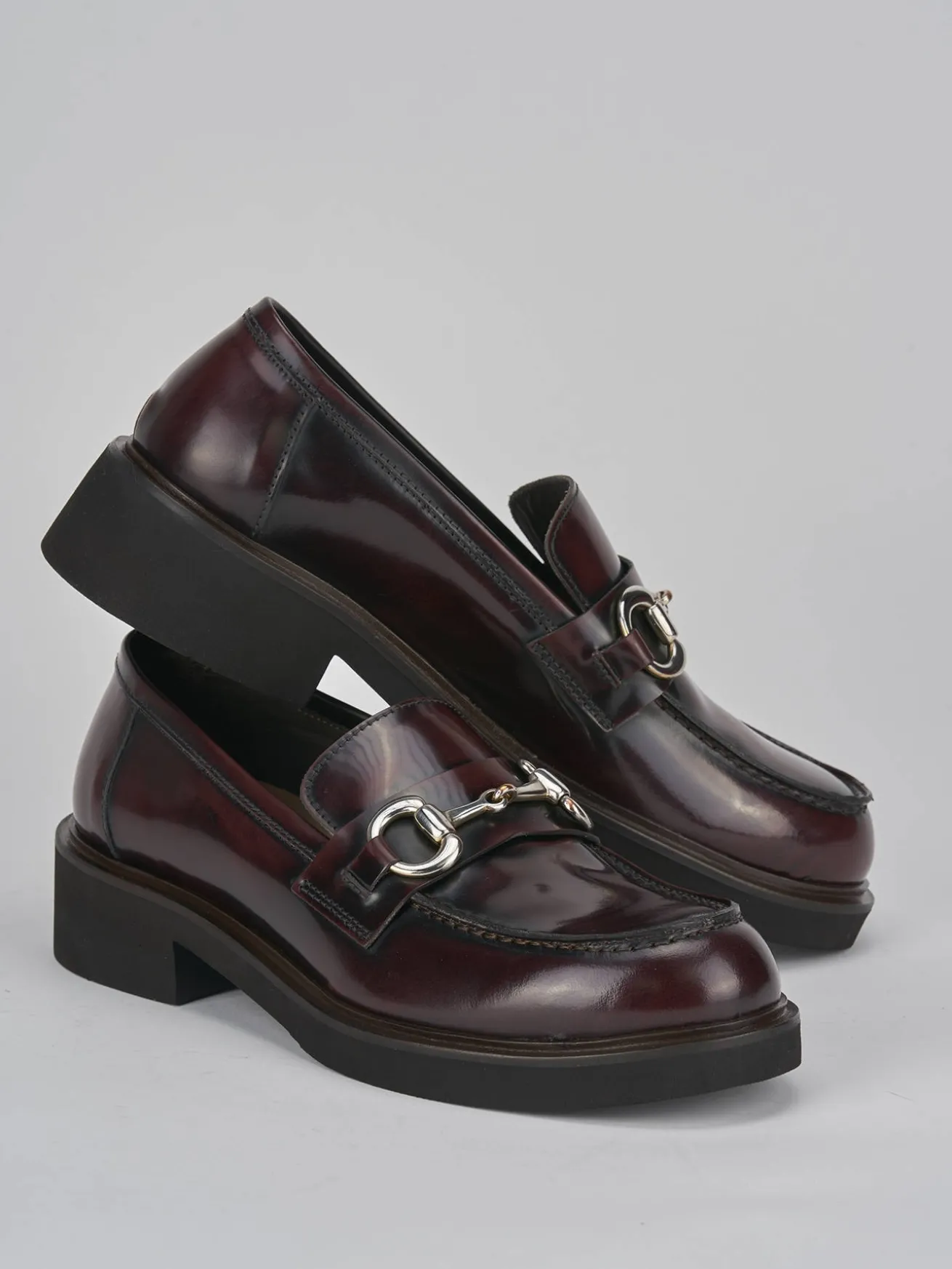 Mocassini tacco 3cm pelle bordo'