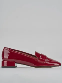 Mocassini tacco 2cm vernice bordo'