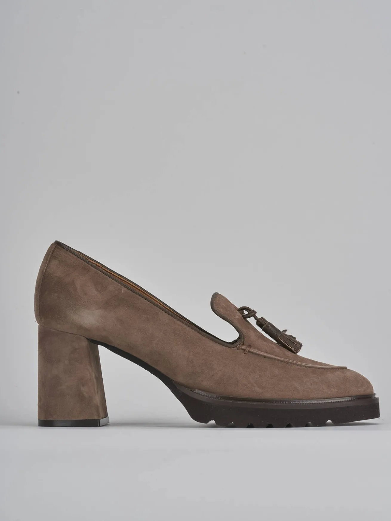 Mocassino tacco 7 beige camoscio