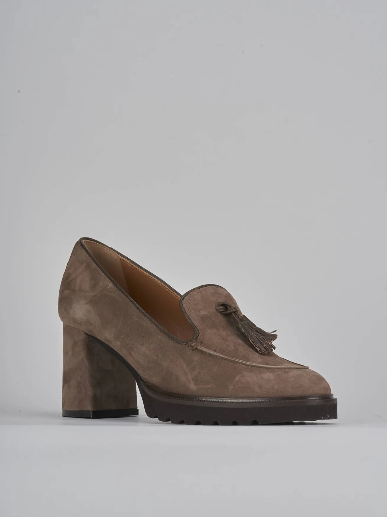 Mocassino tacco 7 beige camoscio