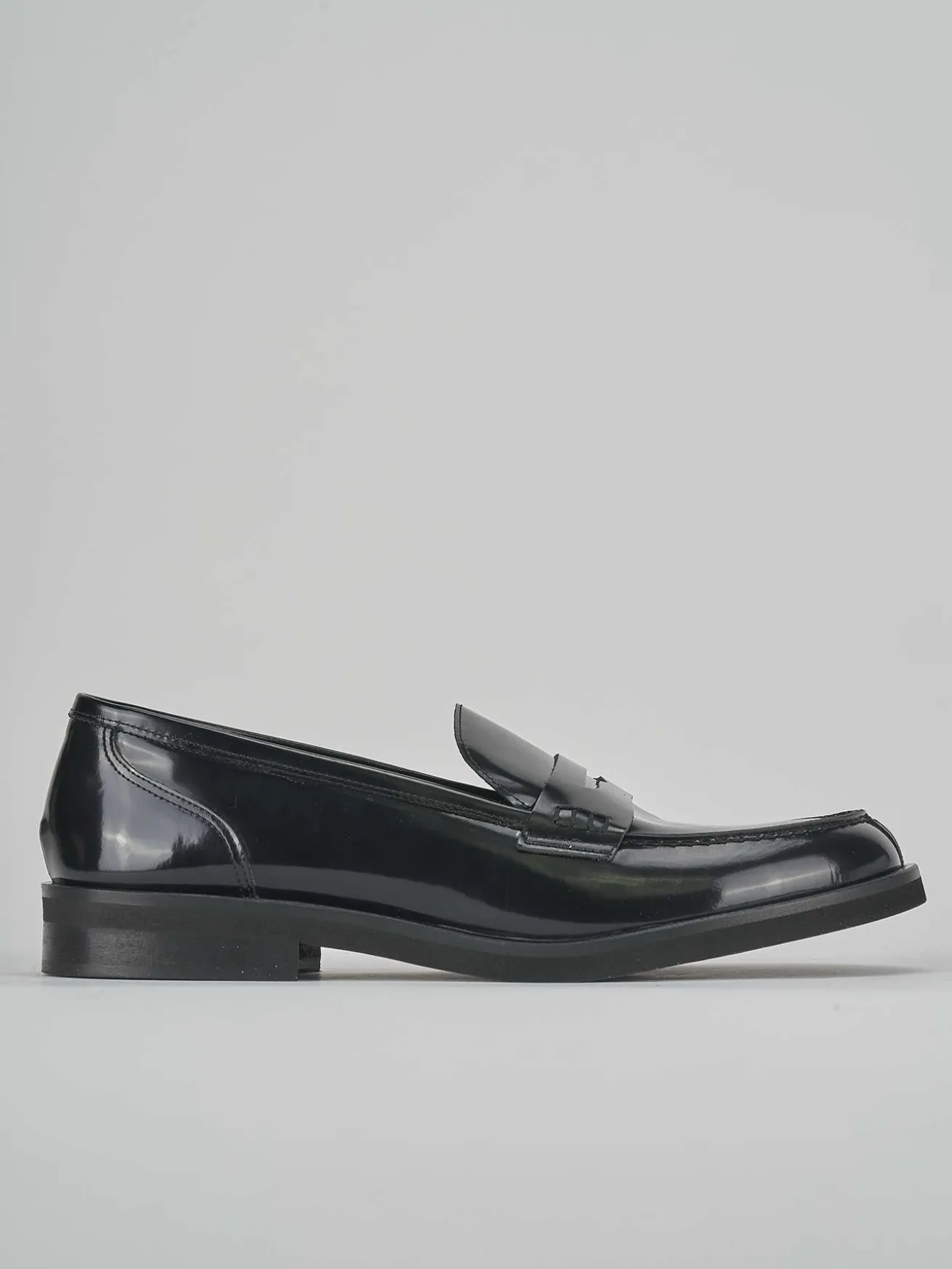 Mocassino tacco 2cm nero pelle