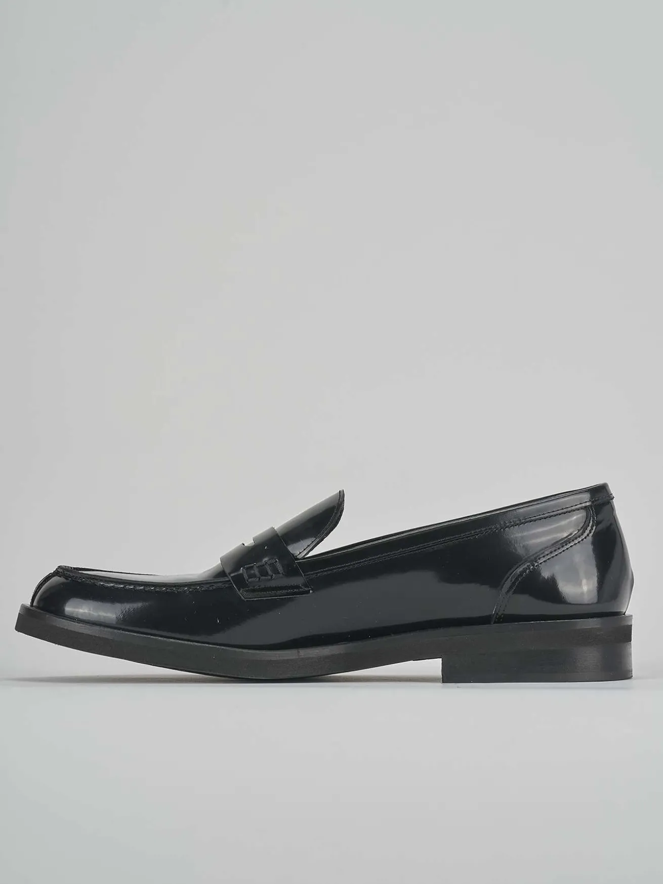Mocassino tacco 2cm nero pelle