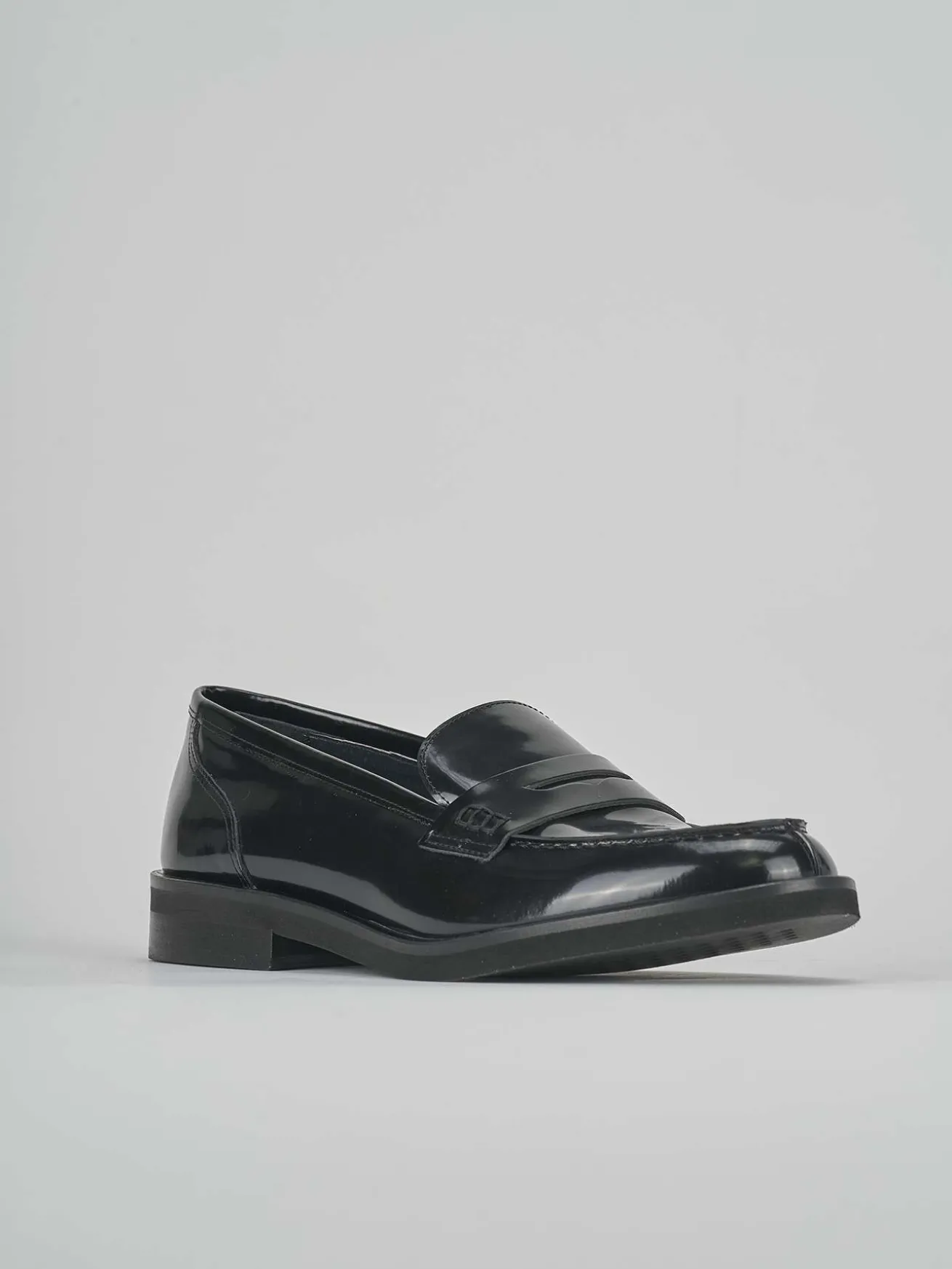 Mocassino tacco 2cm nero pelle