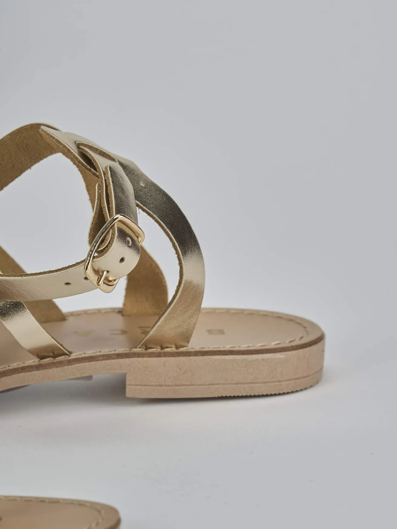 Sandali tacco 1cm laminato oro