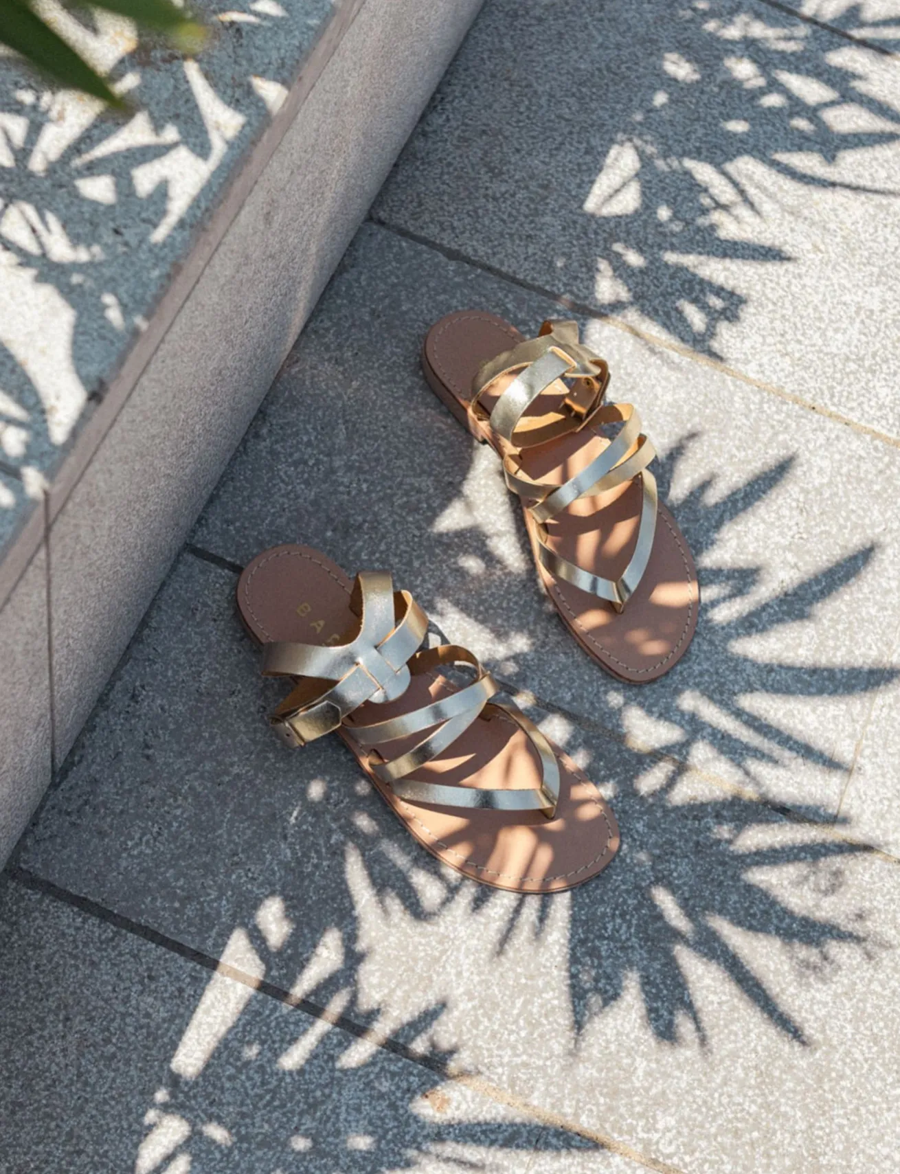 Sandali tacco 1cm laminato oro