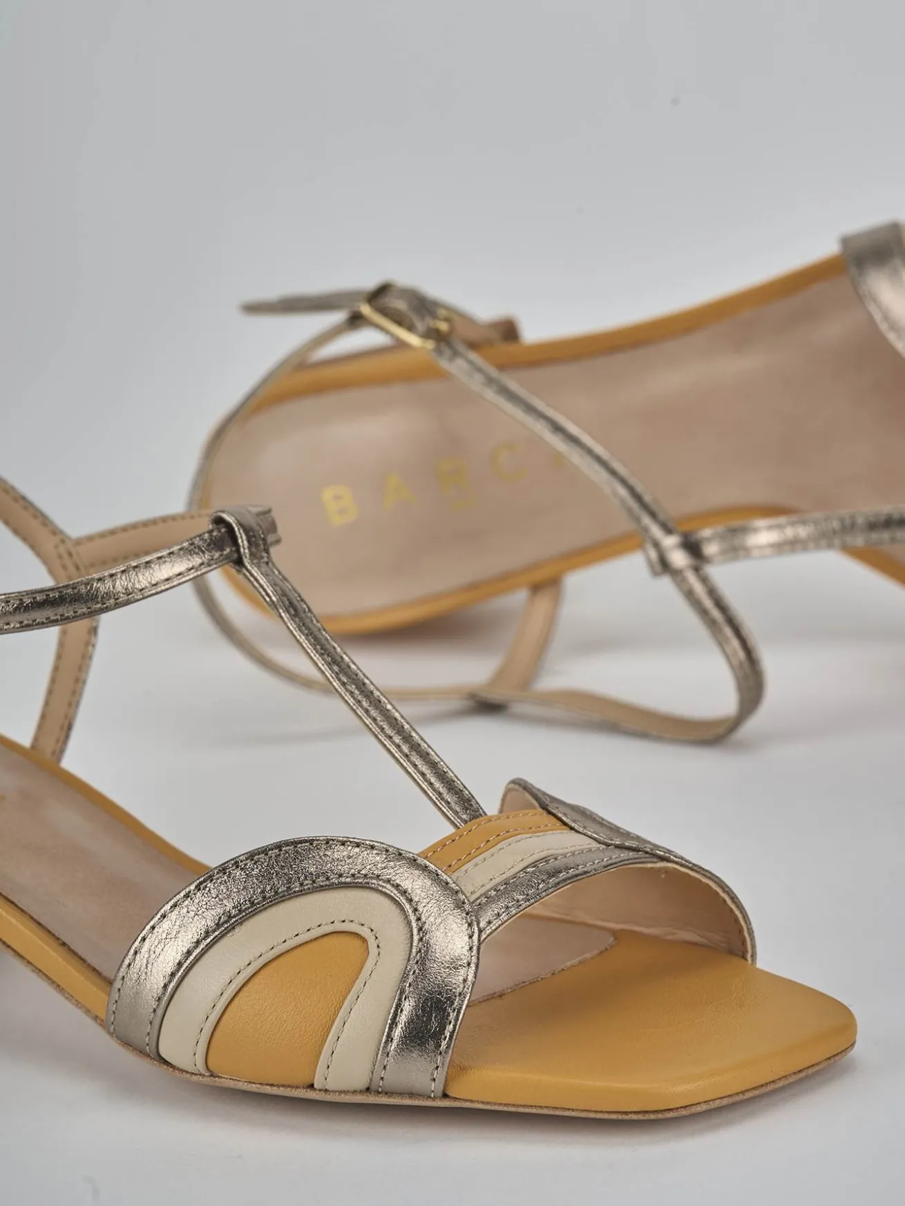 Sandali tacco 4cm laminato giallo