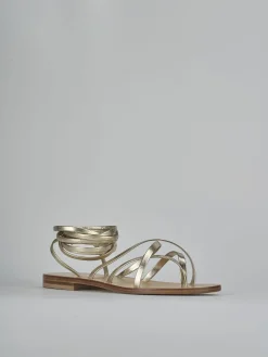 Sandali tacco 1cm laminato oro