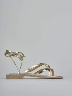 Sandali tacco 1cm laminato oro