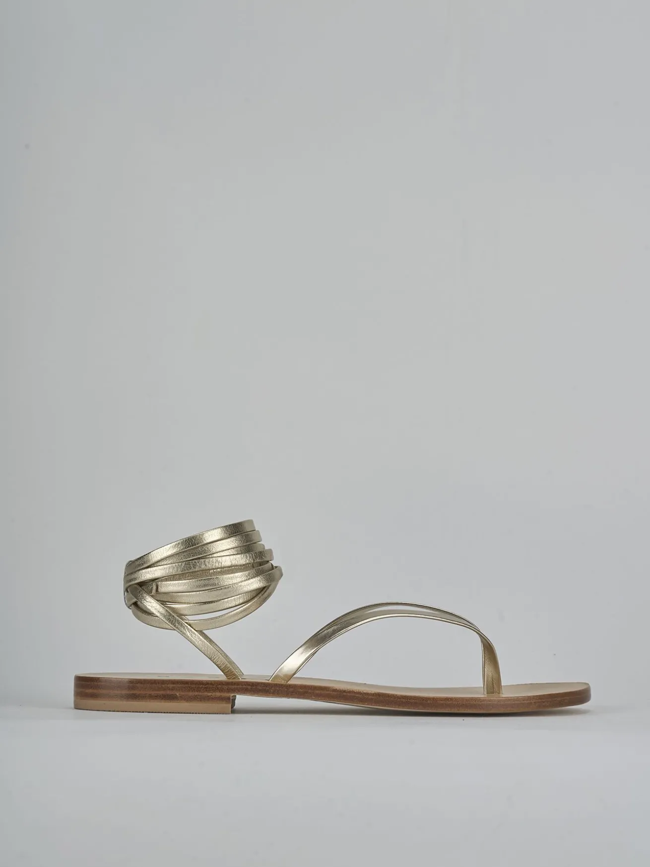 Sandali tacco 1cm laminato oro