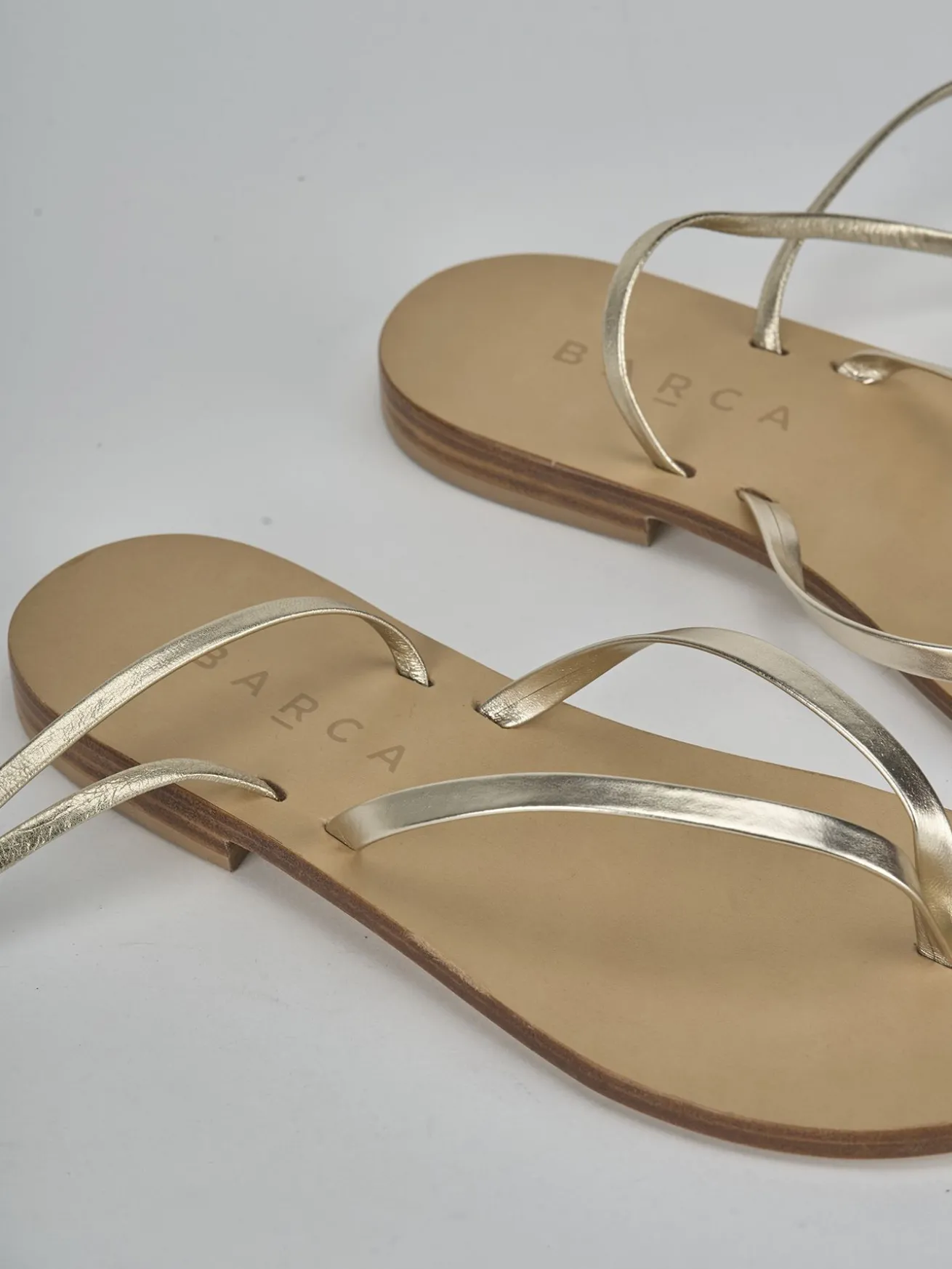 Sandali tacco 1cm laminato oro