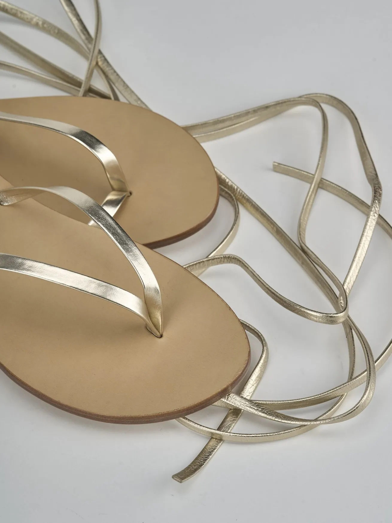 Sandali tacco 1cm laminato oro