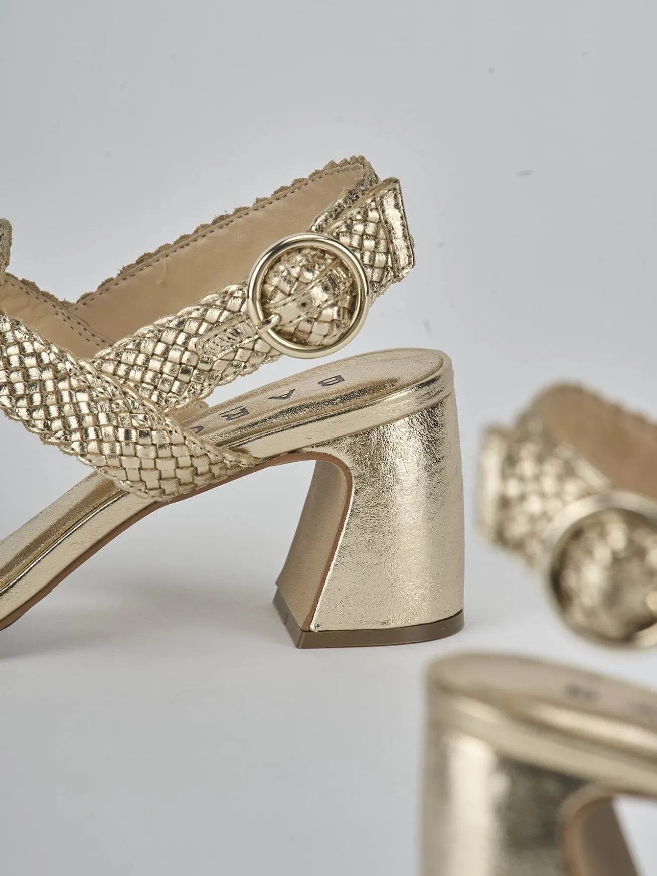 Sandali tacco 6cm laminato oro