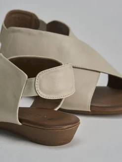 Sandali tacco 1cm pelle beige