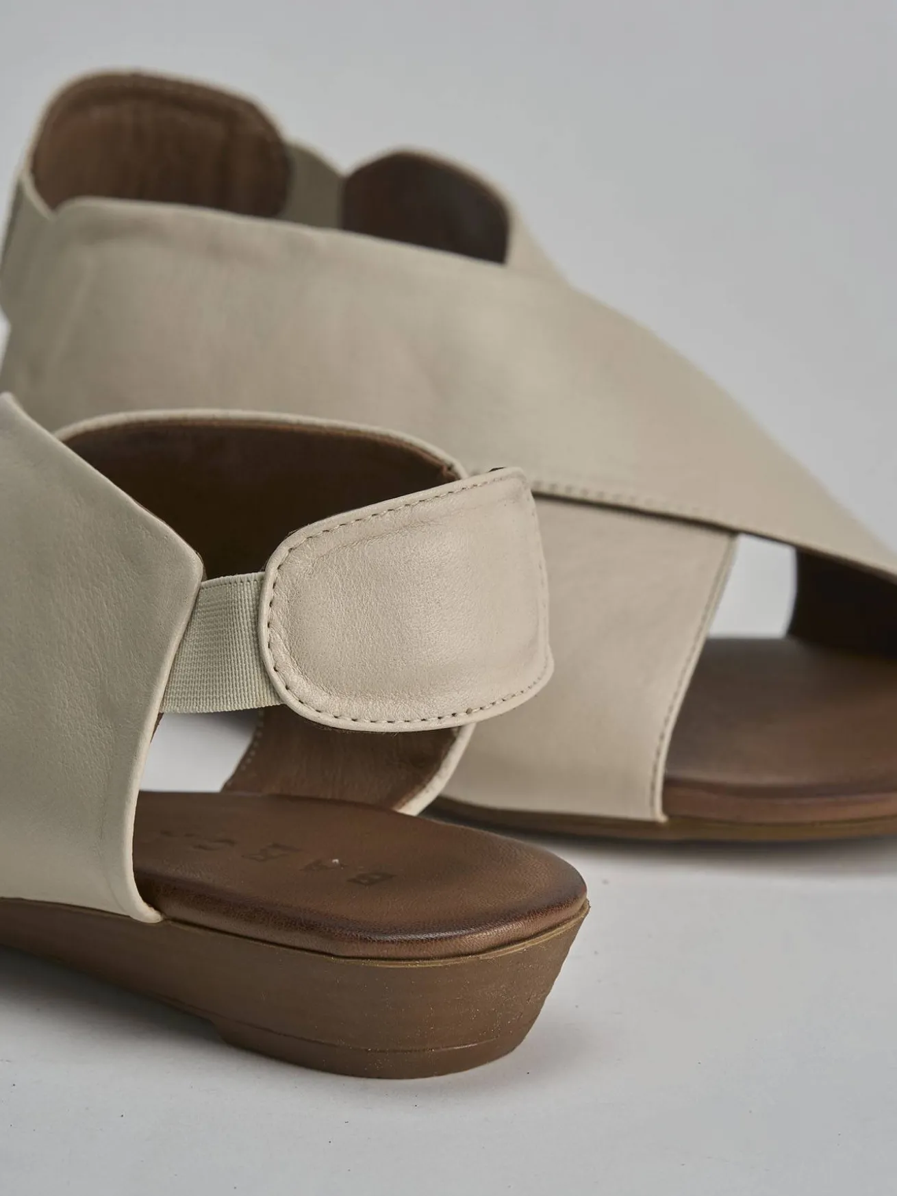 Sandali tacco 1cm pelle beige