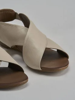 Sandali tacco 1cm pelle beige