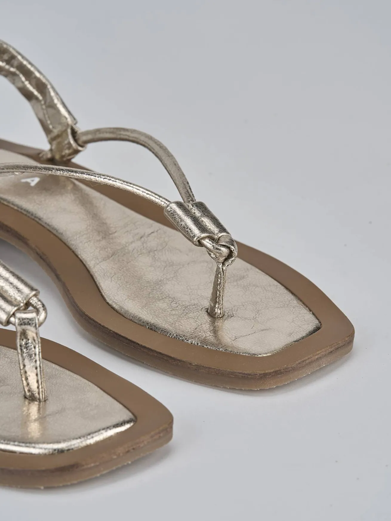 Sandali tacco 1cm pelle oro