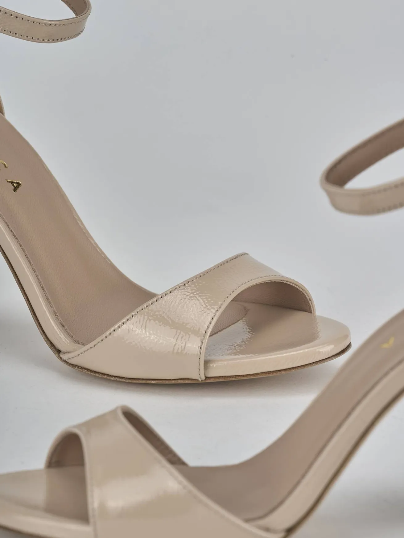 Sandali tacco 9cm vernice beige