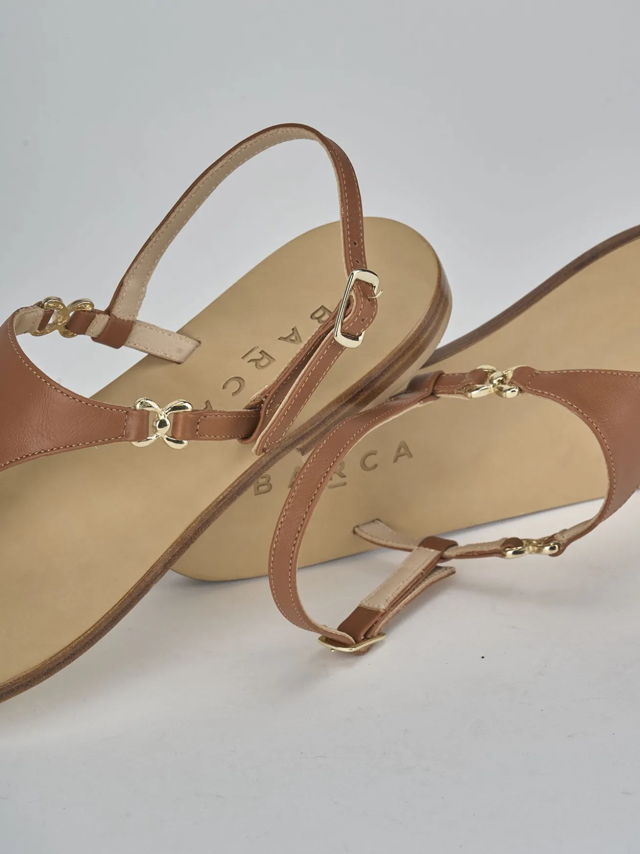 Sandalo infradito tacco 1 cm marrone pelle