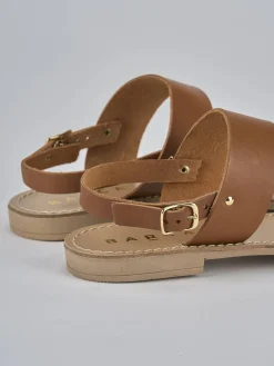 Sandalo tacco 1 cm marrone pelle