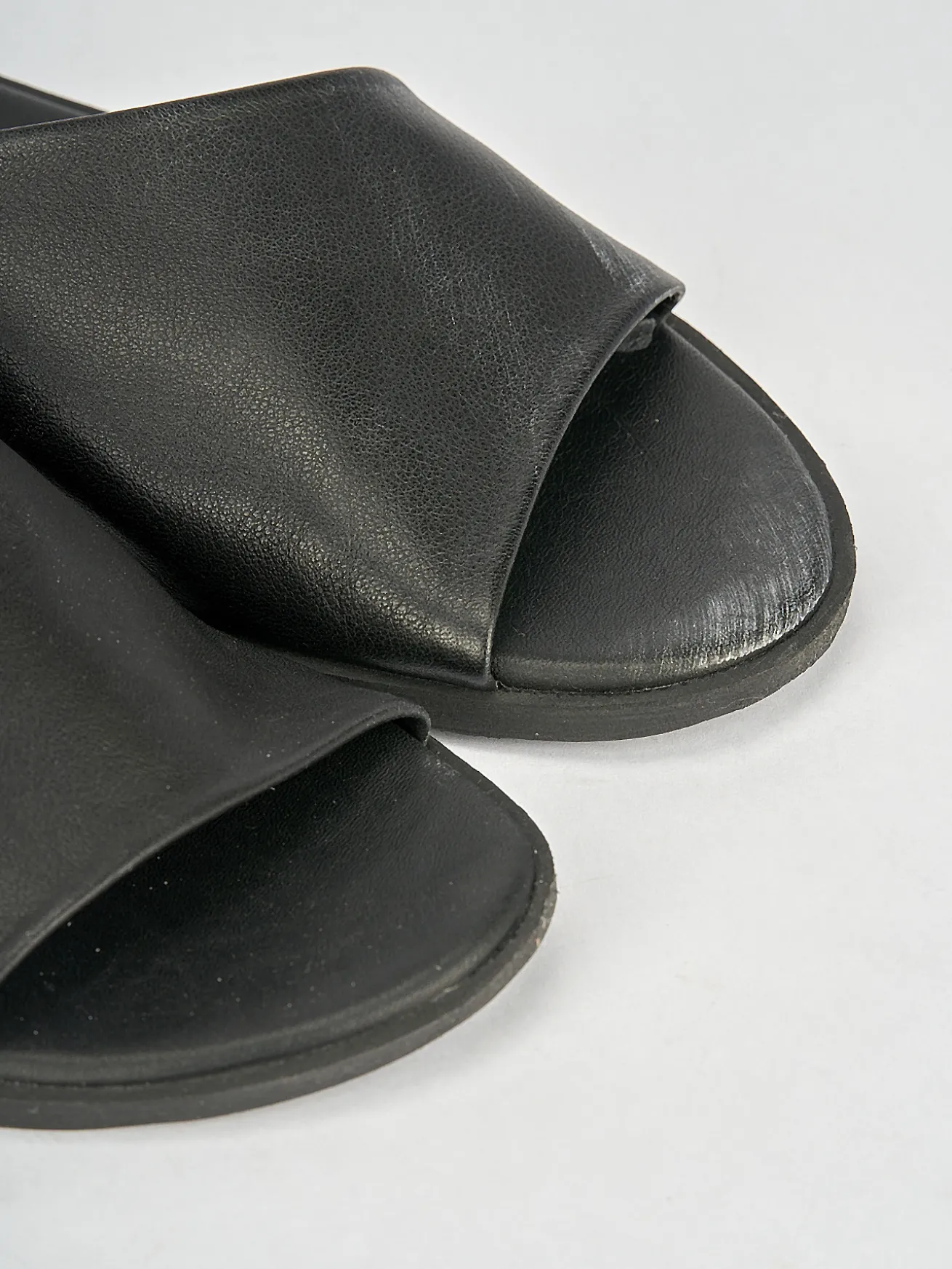 Sandalo tacco 1 cm nero