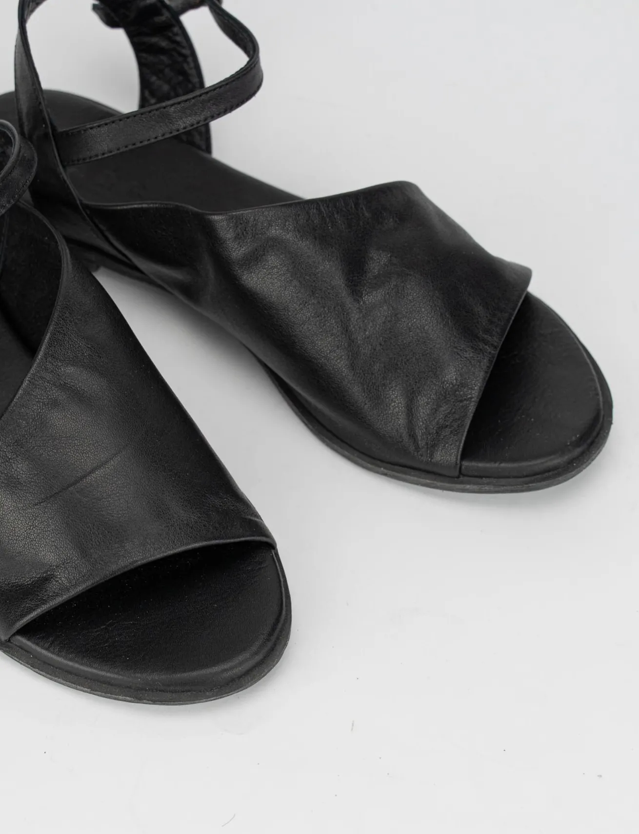 Sandalo tacco 1 cm nero