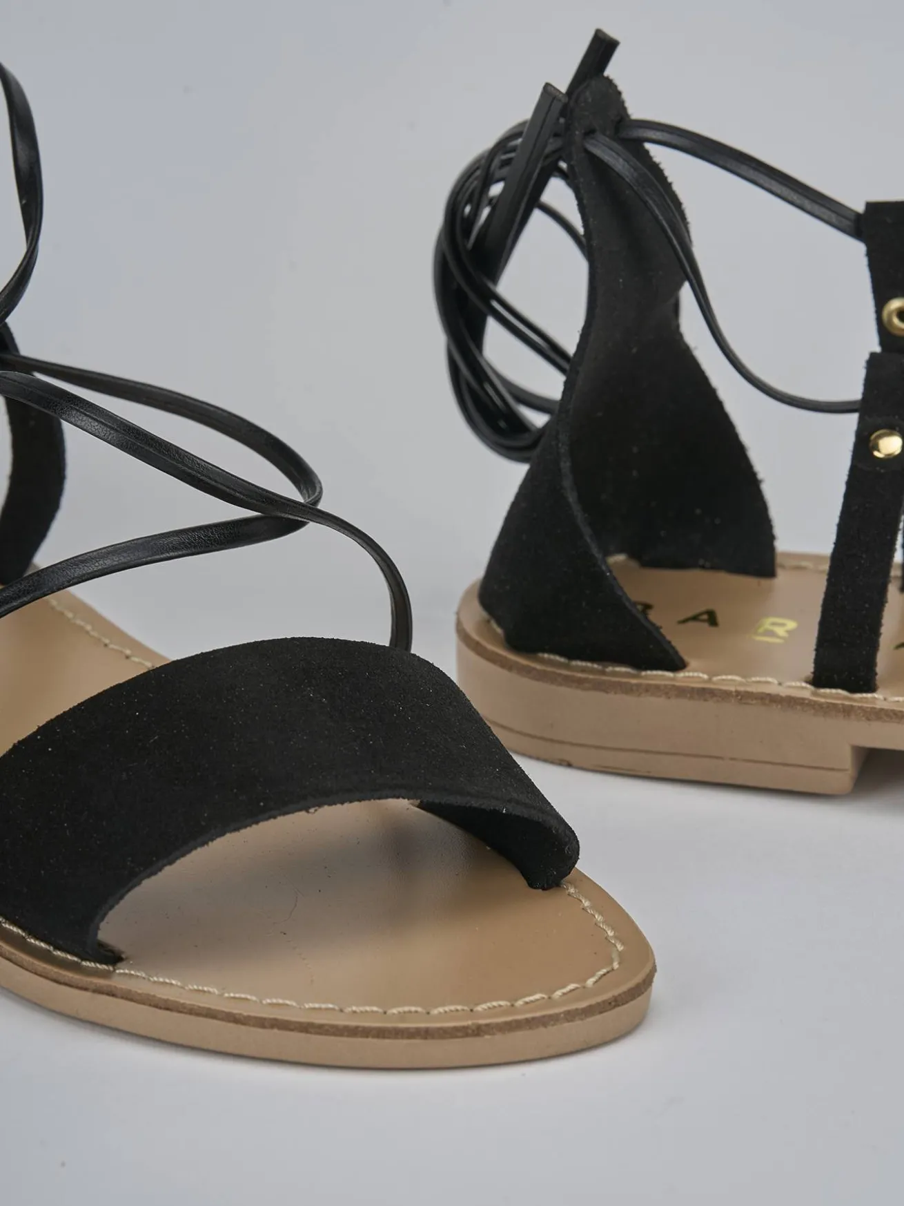 Sandalo tacco 1 cm nero camoscio