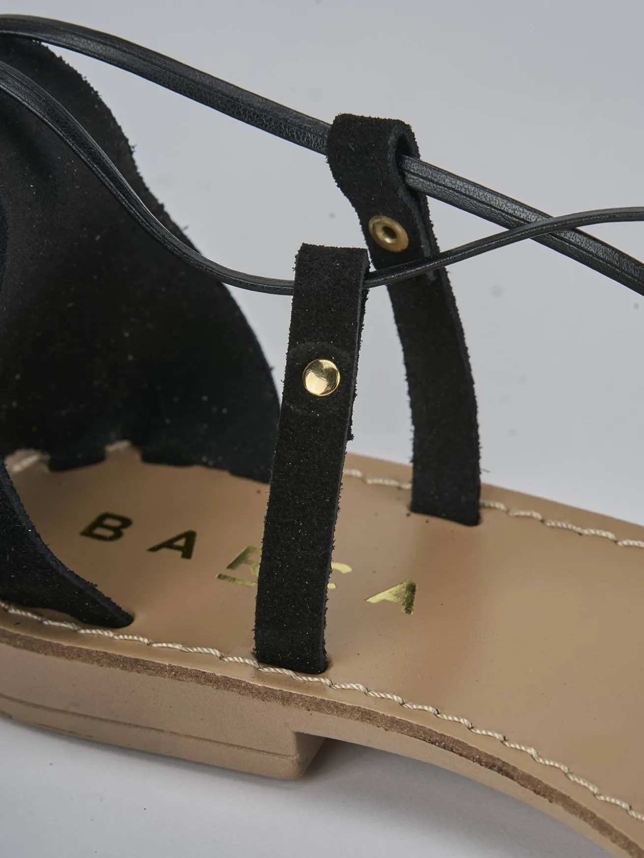 Sandalo tacco 1 cm nero camoscio