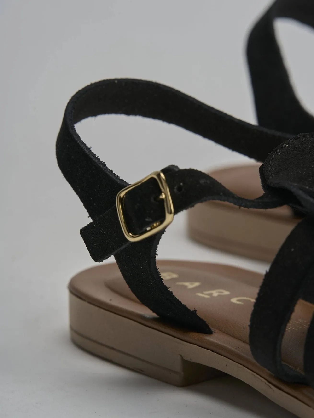 Sandalo tacco 1 cm nero camoscio