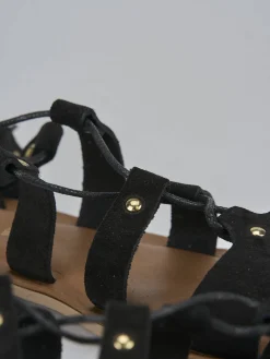 Sandalo tacco 1 cm nero camoscio