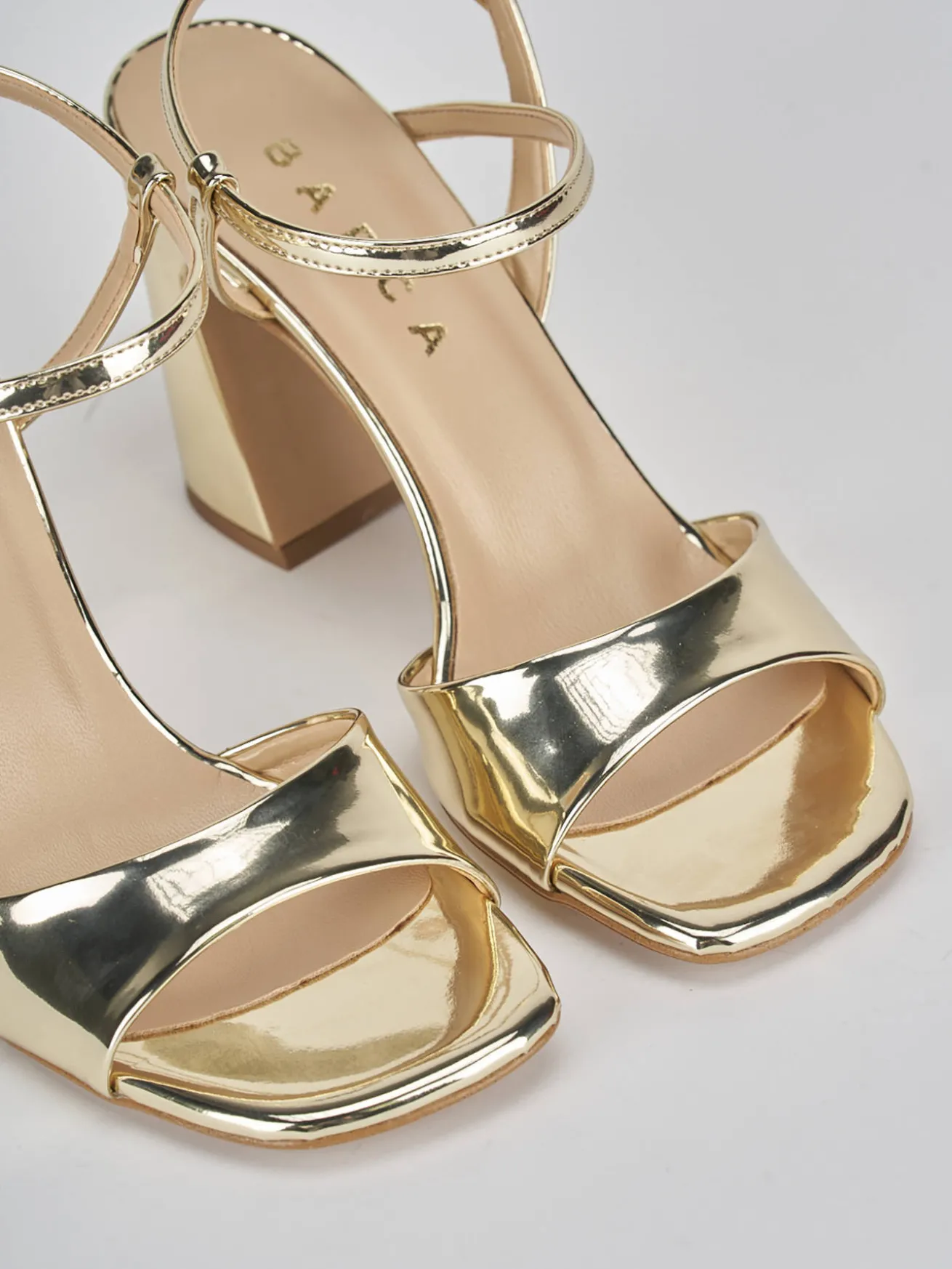 Sandalo tacco 7 cm oro pelle