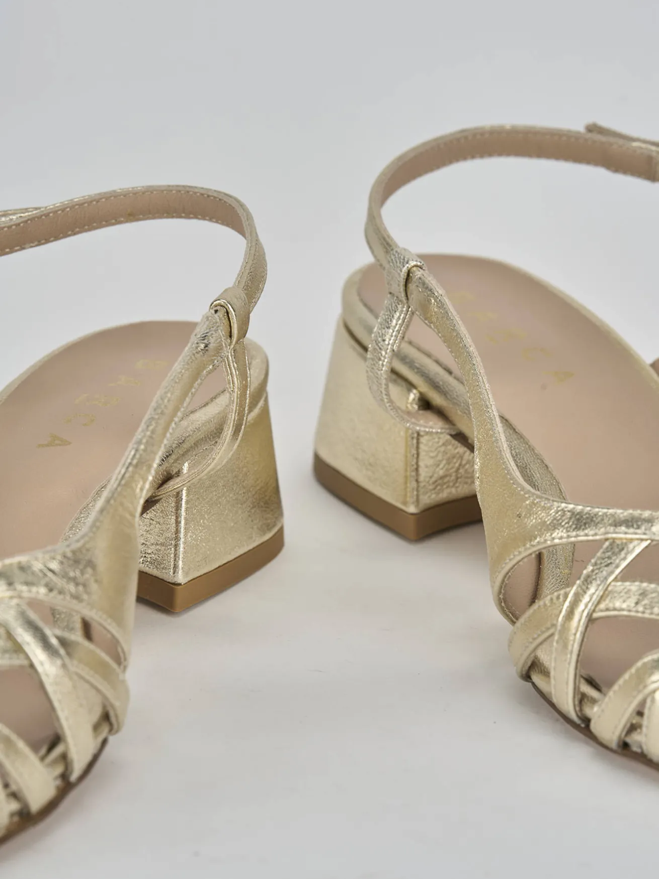 Sandalo tacco 5 cm oro pelle