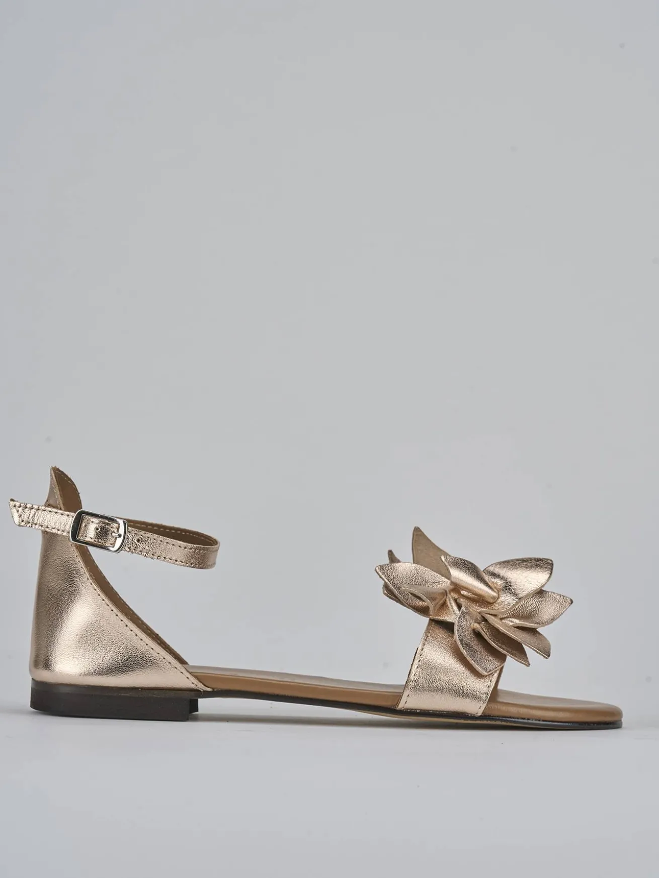 Sandalo tacco 1 cm rosa laminato