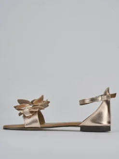 Sandalo tacco 1 cm rosa laminato