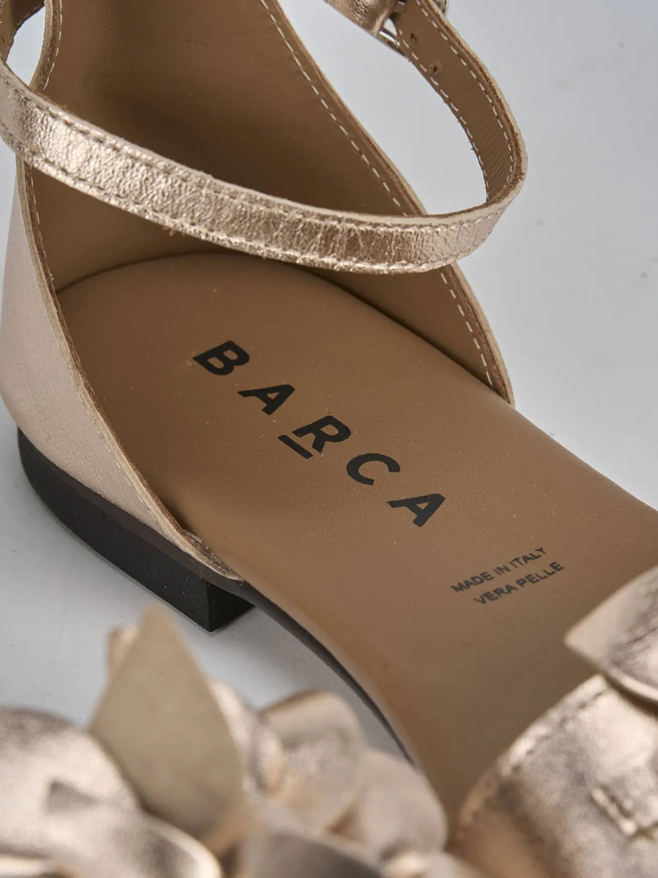 Sandalo tacco 1 cm rosa laminato