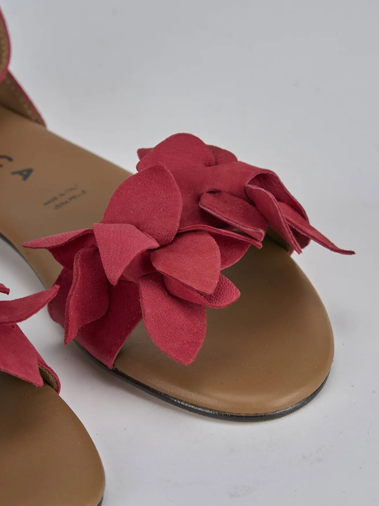 Sandalo tacco 1 cm rosso camoscio