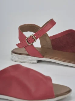 Sandalo tacco 1 cm rosso pelle
