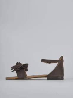 Sandalo tacco 1 cm testa camoscio