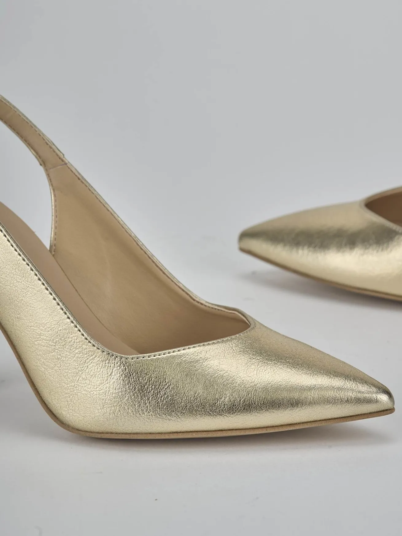 Slingback tacco 9cm laminato oro