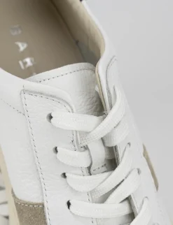 sneakers fondo gomma e soletto interno in vera pelle. tomaia in morbida pelle bianco