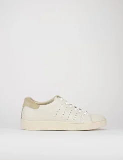 sneakers fondo gomma e soletto interno in vera pelle. tomaia in morbida pelle bianco